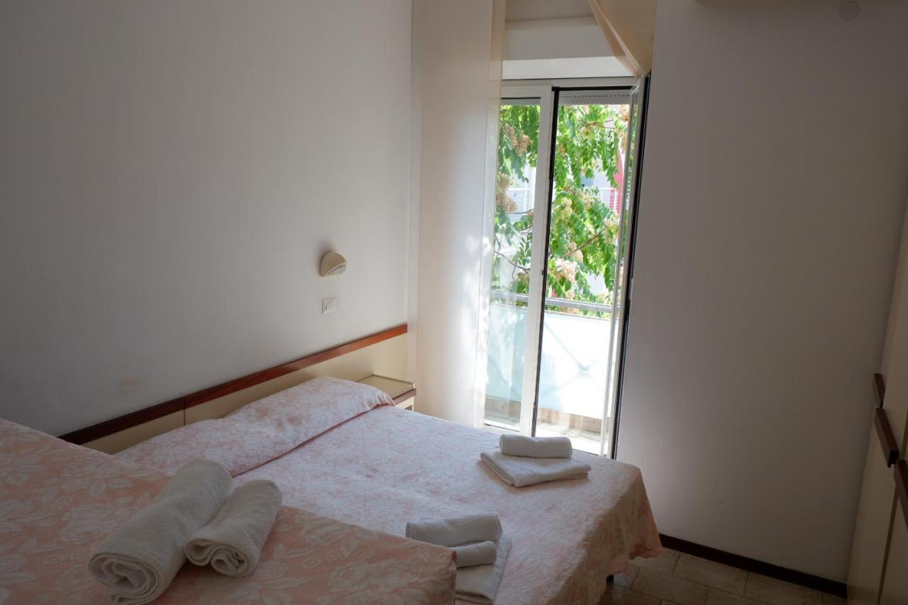 Due Gemelle Hotel Rimini Eksteriør billede