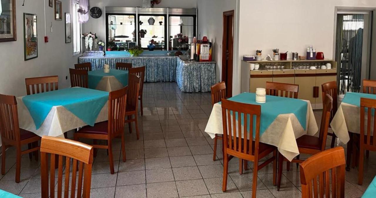 Due Gemelle Hotel Rimini Eksteriør billede