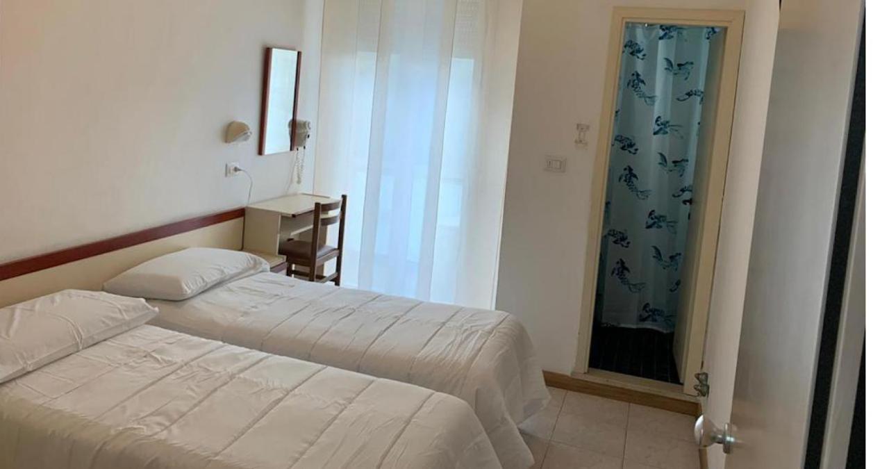 Due Gemelle Hotel Rimini Eksteriør billede