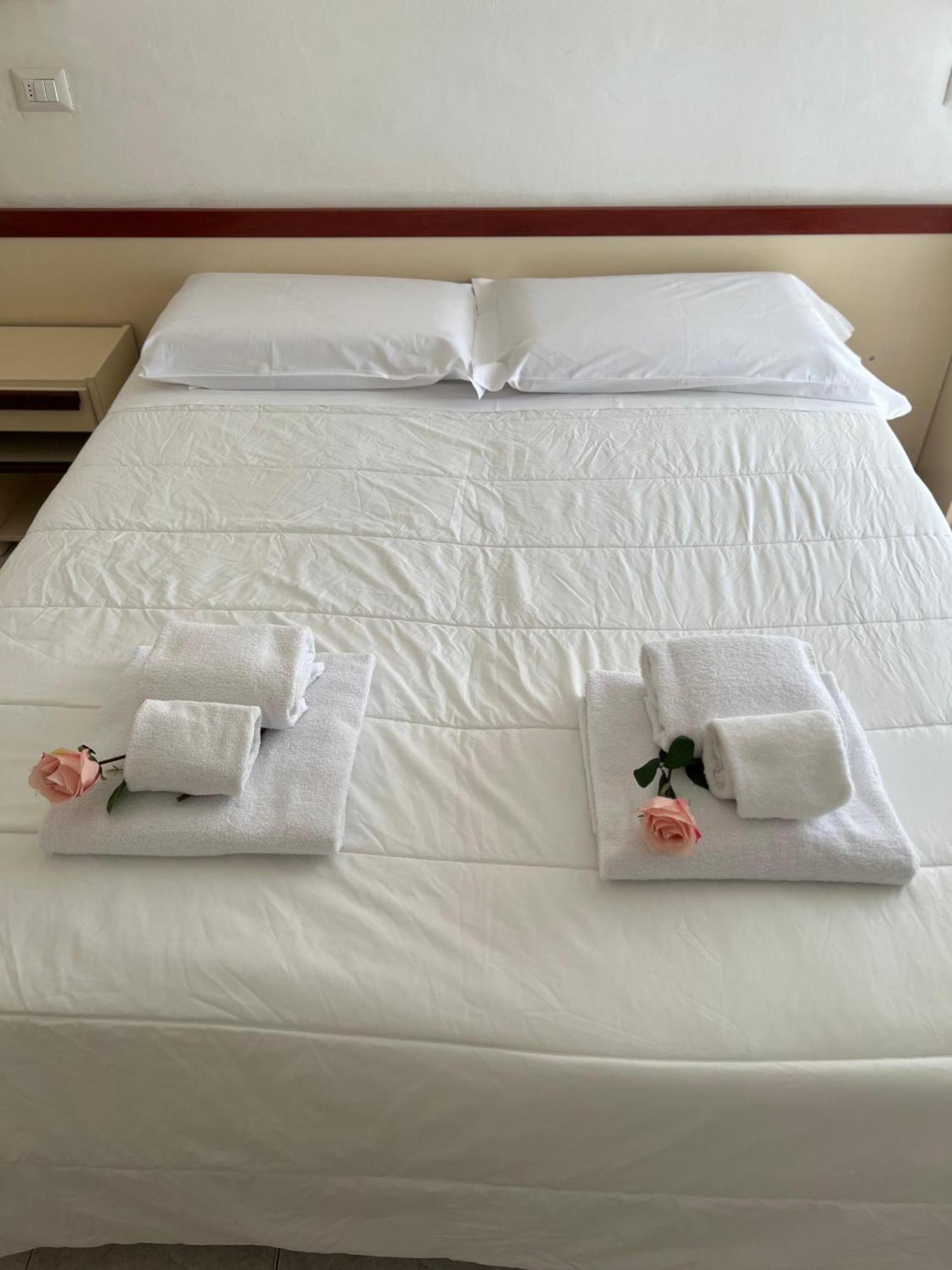 Due Gemelle Hotel Rimini Eksteriør billede