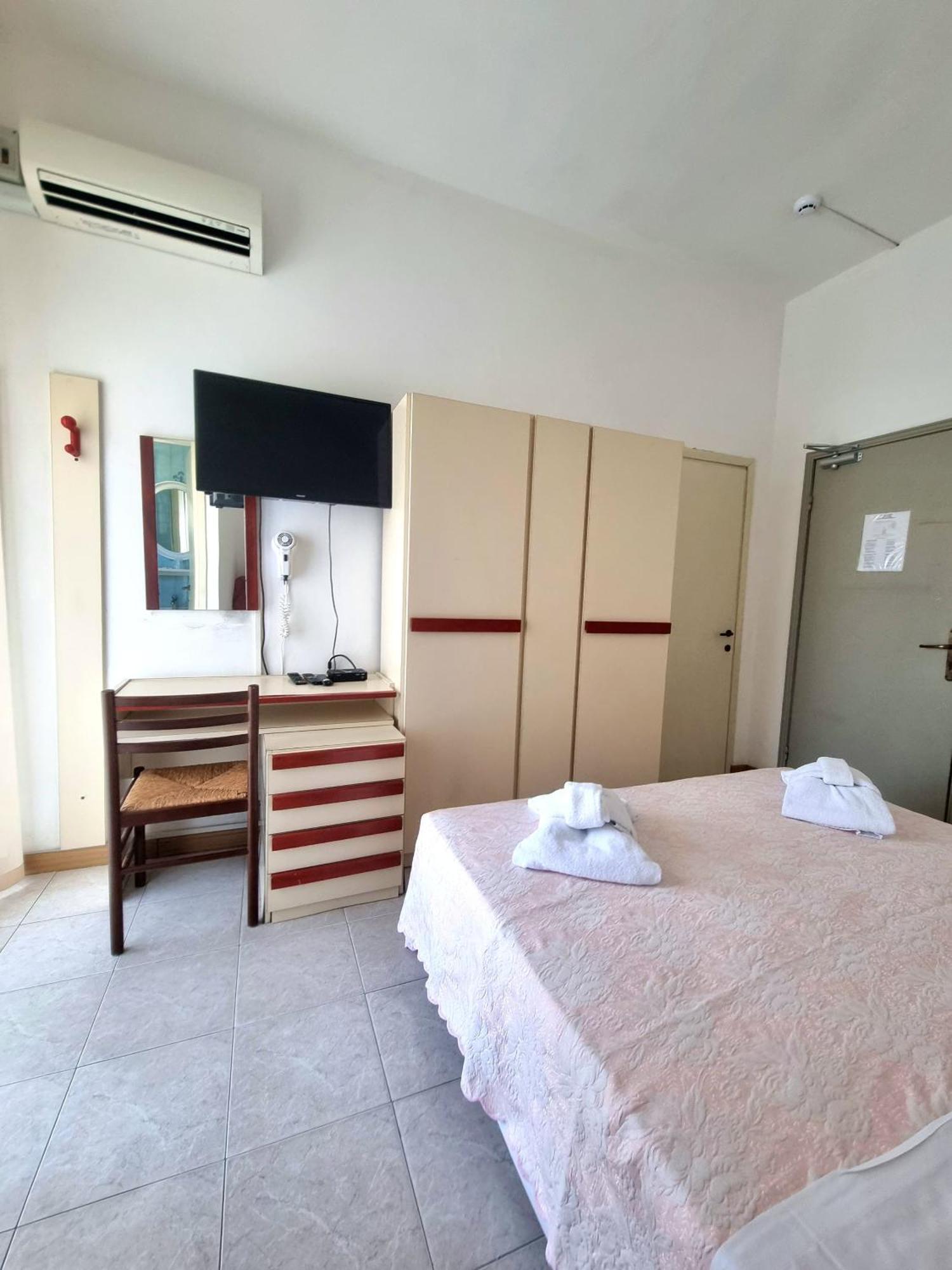 Due Gemelle Hotel Rimini Eksteriør billede