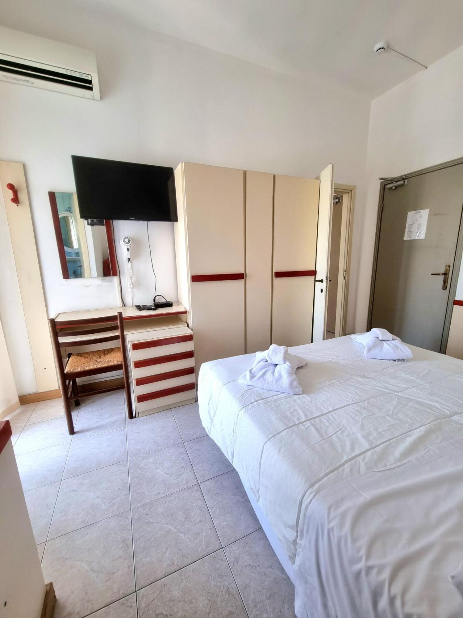 Due Gemelle Hotel Rimini Eksteriør billede